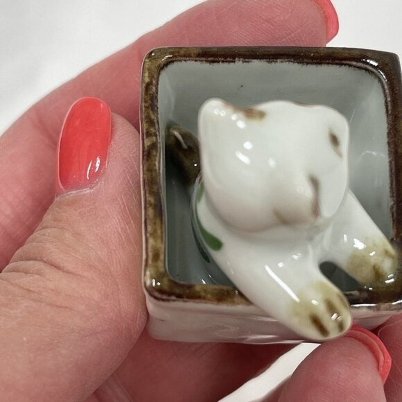 Kitty Cat in Basket Hand Painted Flowers Ceramic Crafted in Thailand Vintage - Picture 6 of 10